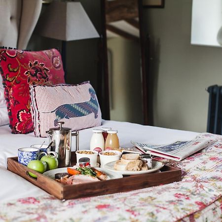 The George Inn Barford St Michael 외부 사진 Breakfast in bed