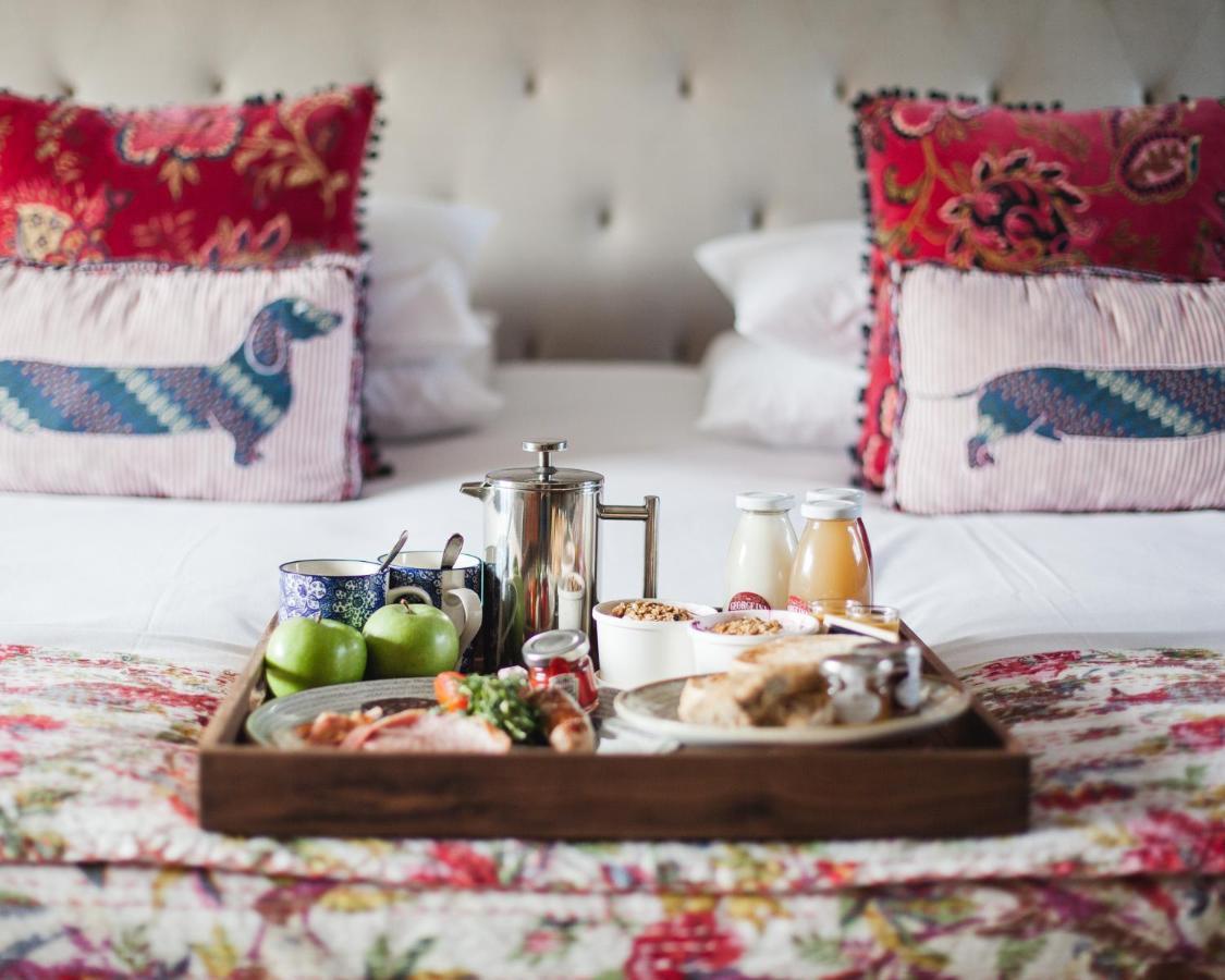 The George Inn Barford St Michael 외부 사진 Breakfast in bed