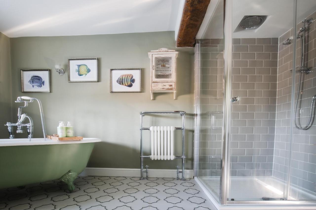 The George Inn Barford St Michael 외부 사진 A shower enclosure