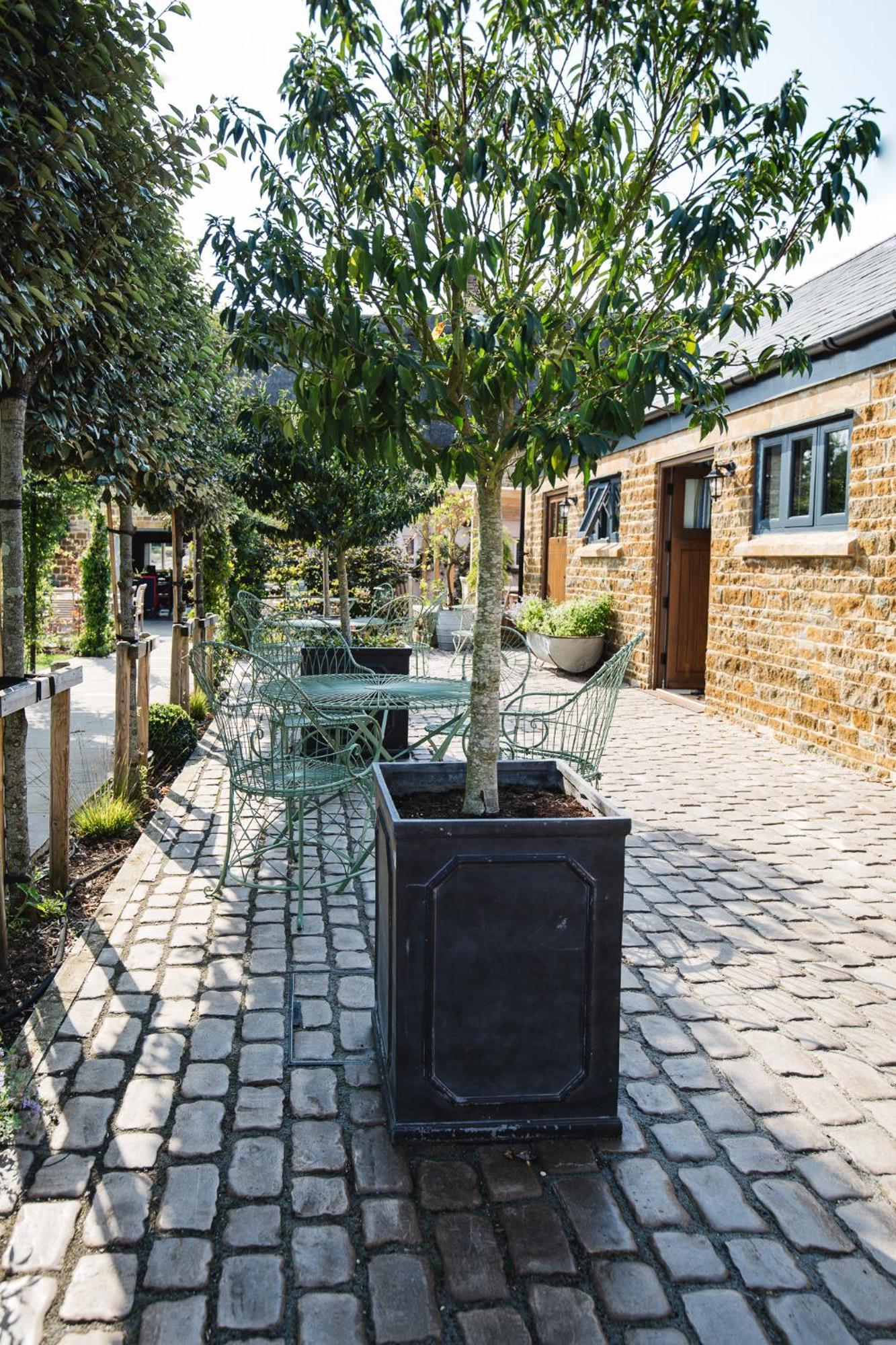 The George Inn Barford St Michael 외부 사진 The courtyard at The Old Post Office