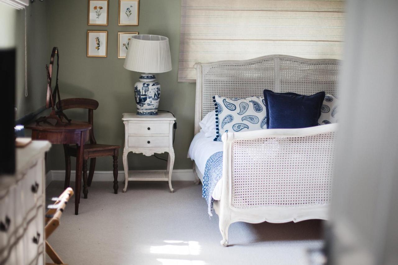 The George Inn Barford St Michael 외부 사진 A bedroom