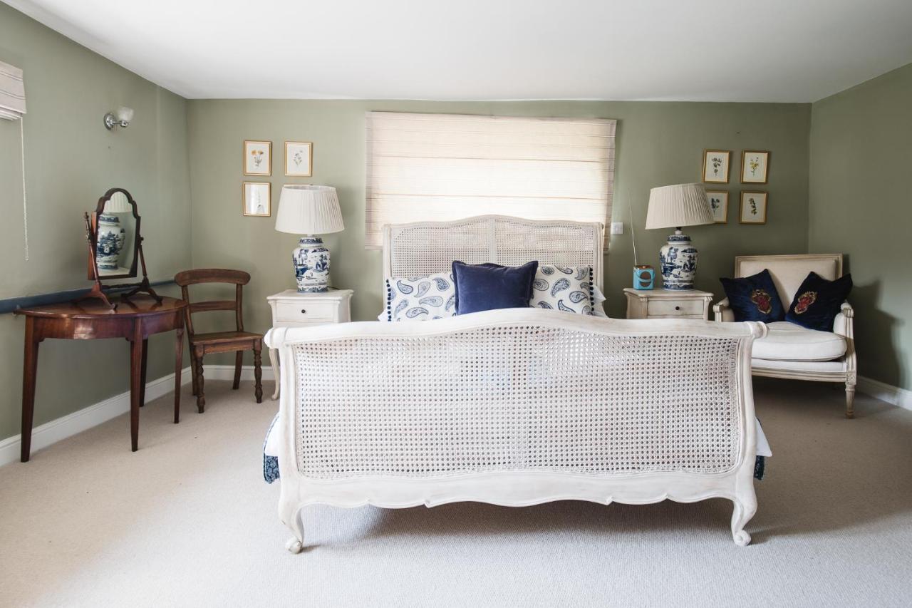 The George Inn Barford St Michael 외부 사진 A bedroom