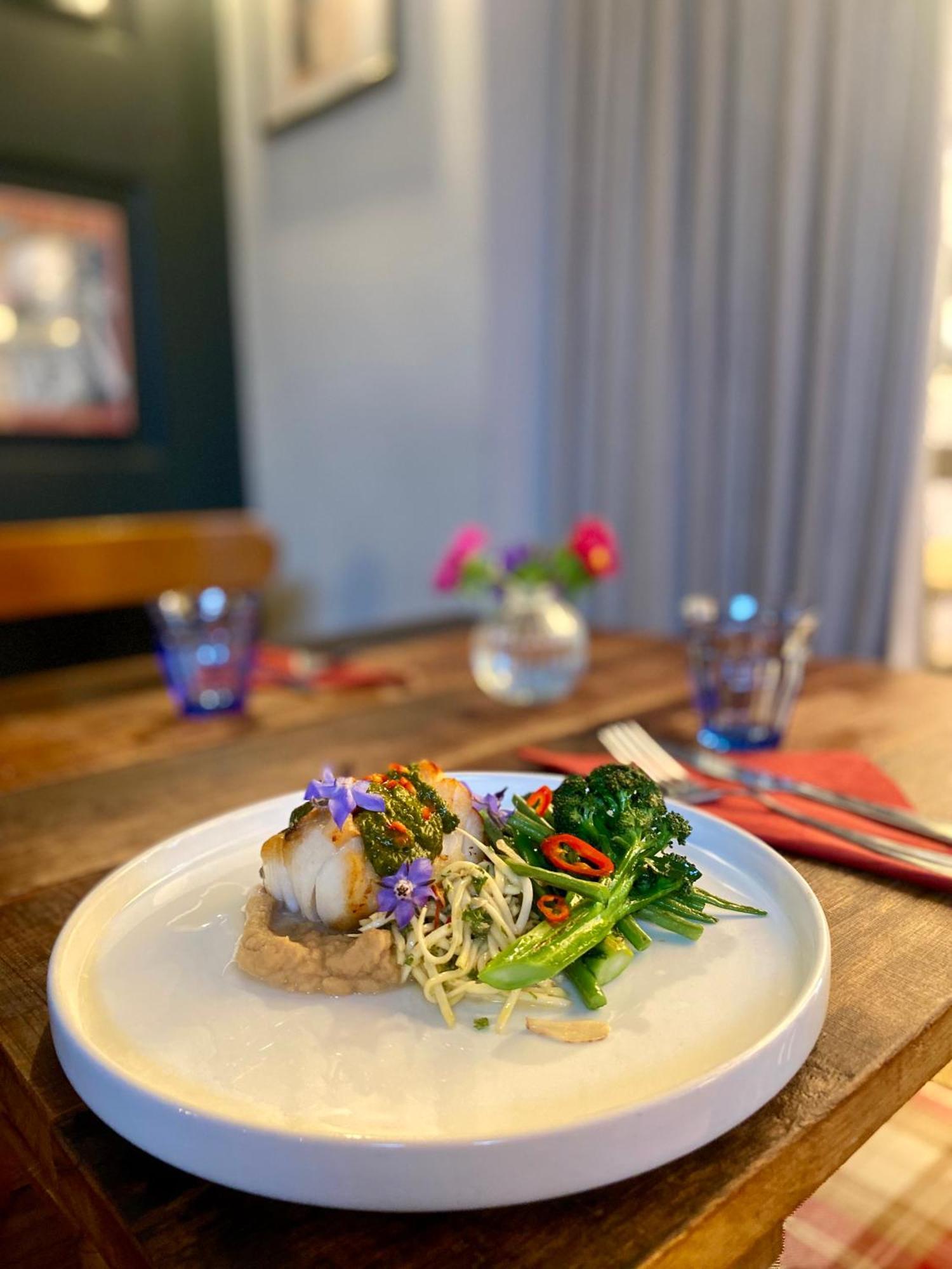 The George Inn Barford St Michael 외부 사진 A plate of food at the restaurant