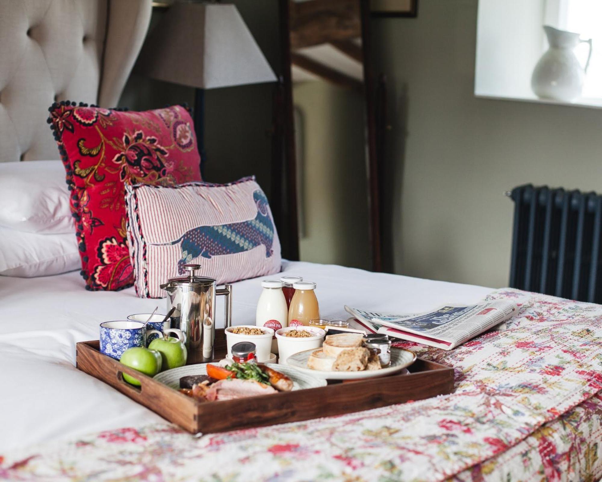 The George Inn Barford St Michael 외부 사진 Breakfast in bed