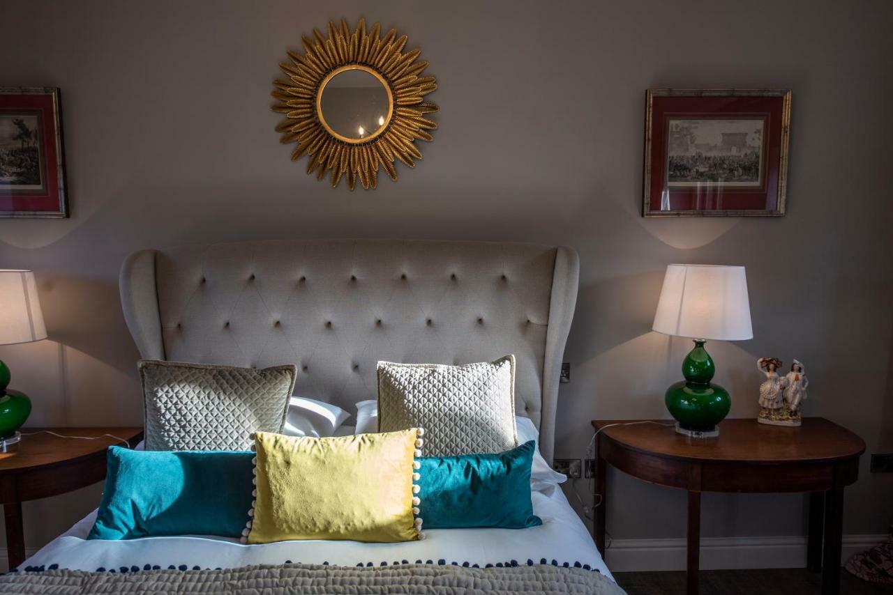 The George Inn Barford St Michael 외부 사진 A bedroom at The Old Vicarage