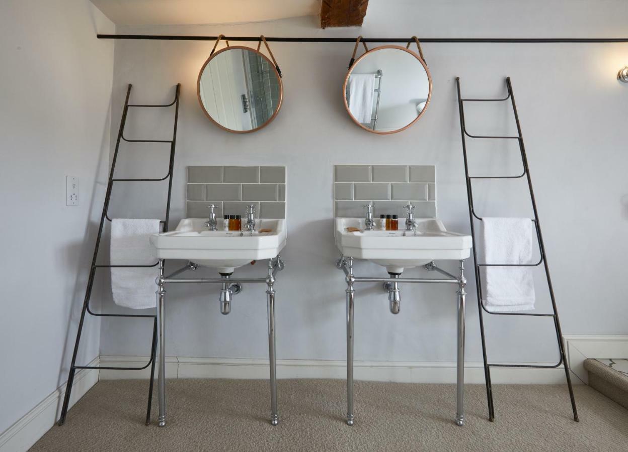 The George Inn Barford St Michael 외부 사진 Bathroom at The Swan