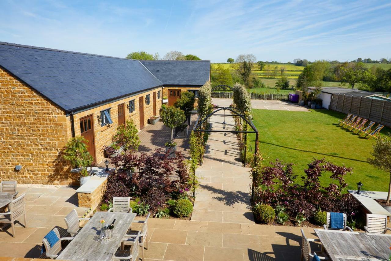The George Inn Barford St Michael 외부 사진 The courtyard at the Old Stables